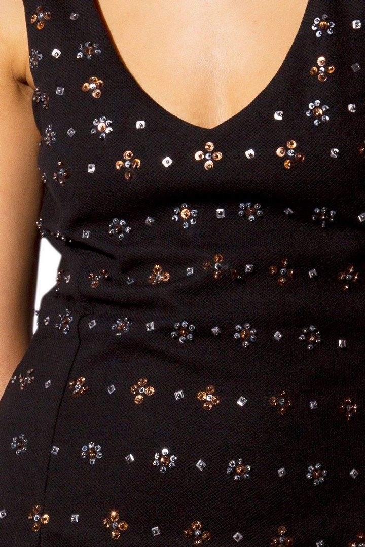 Vestido negro cocktail adornos